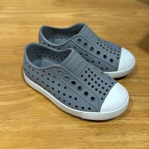 Native toddler shoes size 6c